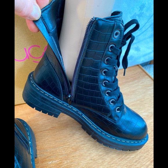 POPSUGAR KAEDY BLACK LACE-UP ANKLE COMBAT/MOTO BOOTS - Picture 4 of 8